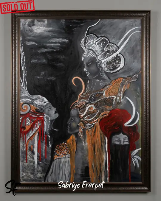 Sabriye Erarpat imzalı, gece manzarası önünde dört farklı kadın arketipini betimleyen, siyah beyaz, bakır ve kırmızı detaylara sahip felsefi ve orijinal sürrealist sanat eseri.