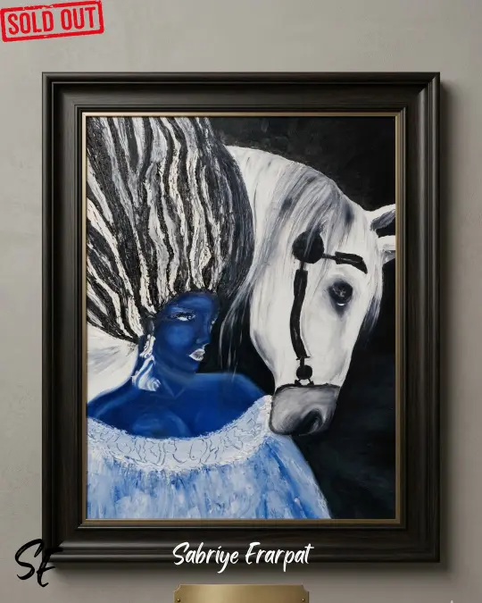 Lapis lazuli mavisi tenli bir kadın ve fısıldayan beyaz bir atın resmedildiği, impasto dokulu fırça darbeleriyle dikkat çeken Fısıldanan Dualite adlı sürrealist yağlıboya tablo.