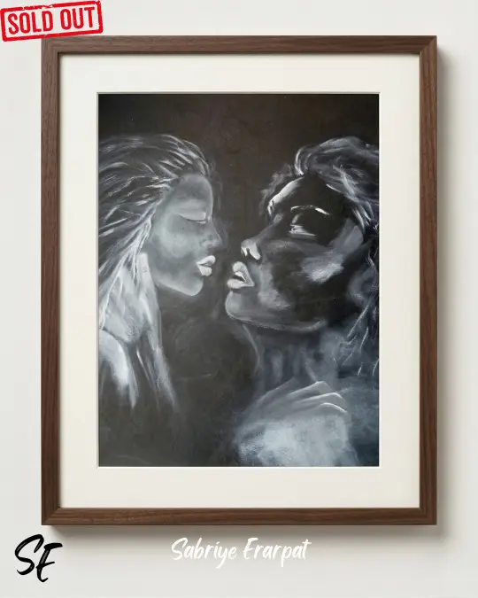 Işık ve gölge zıtlıklarıyla insan ruhunun dualitesini simgeleyen, iki yüzün birbirine dönük olduğu sürreal siyah beyaz tablo. Sabriye Erarpat çağdaş sanat eseri.
