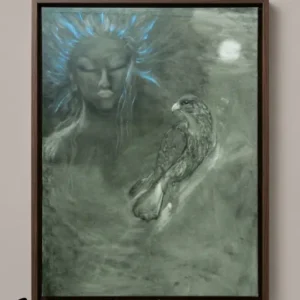 Sabriye Erarpat imzalı, kapalı gözlü bir kadın silüetinden yayılan mavi aura ve bir şahin figürünü buluşturan, mistik gri ve toprak tonlarında 70x100 cm sürrealist sembolik yağlıboya tablo.